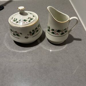 Festive Holly Serveware Set with Gold Trim